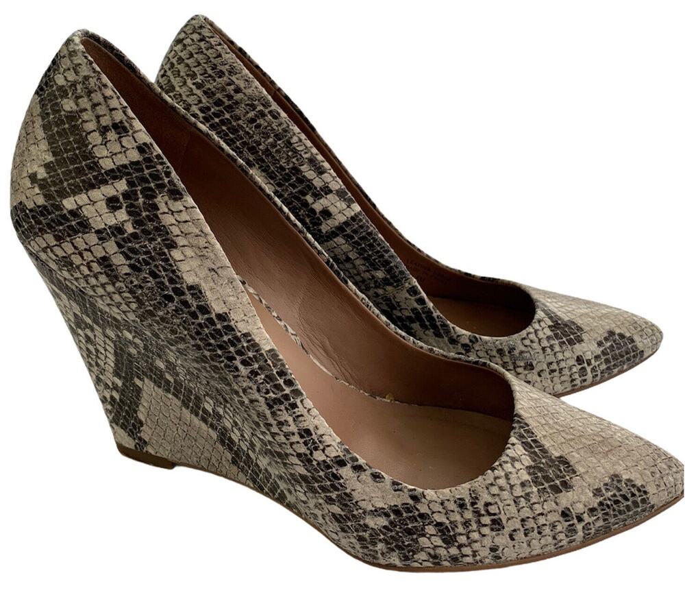 Size 8M Ava & Aiden Wedge Gray Tan Leather Snakeskin Pattern 3.5" Heel